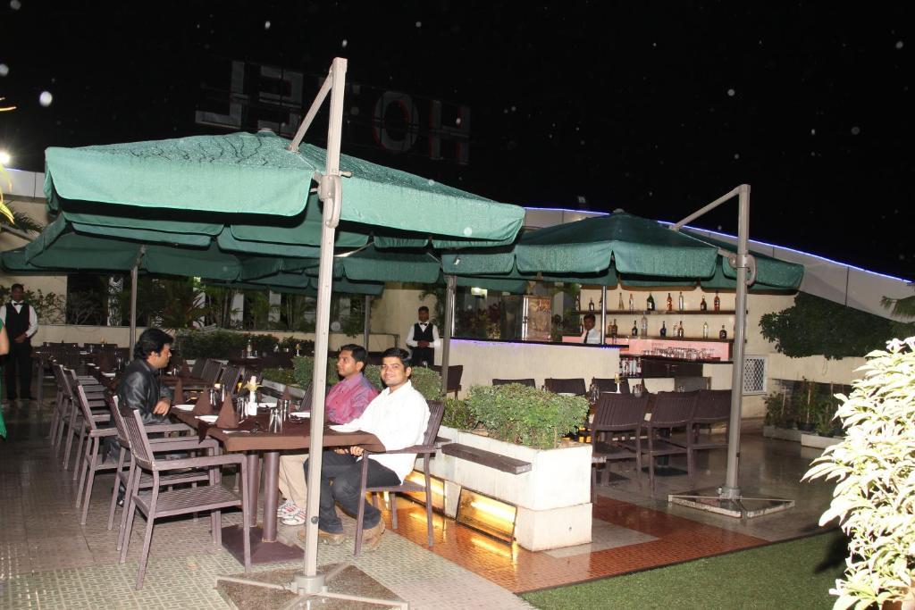 Hotel Ambience Executive Pimpri-Chinchwad Restaurant foto